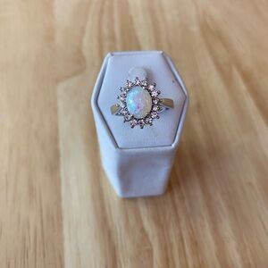 Elegant Opal and Diamond Ring in Gold